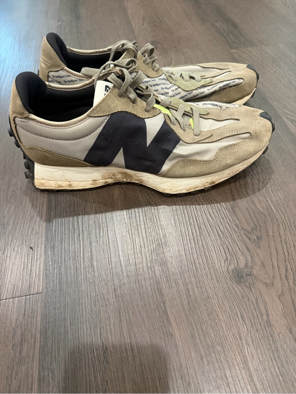 New Balance 327 Men's Beige/Black Retro Runner Sneakers